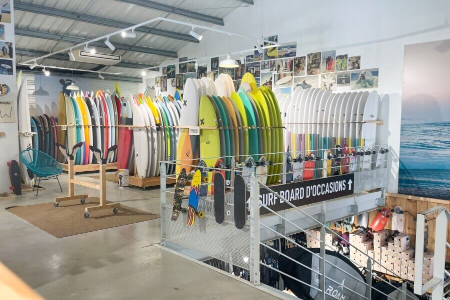 Alltroc bei Hossegor in Frankreich bietet eine riseige Auswahl an neuen und gebracuhten Surfboards für alle Surflevels