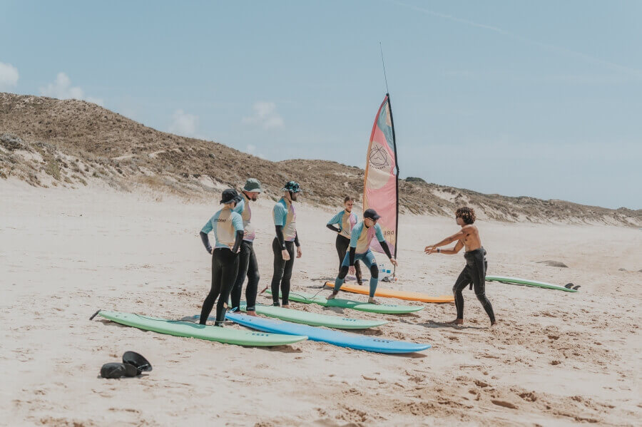 Kleine Surfkurs-Gruppen mit maximal 5 Teilnehmern pro Surfcoach Dreamsea Alentejo