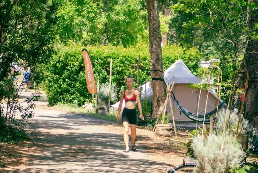 Neben der Ausrichtung auf vegane, nachhaltige Ernährung und dem Surfen, nimmt Yoga einen weiteren großen Platz im Vegan Surfcamp Molites ein