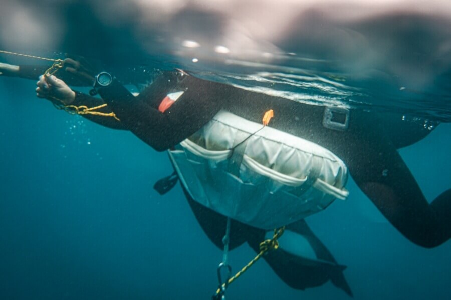 Schwimminsel und Freedive-Line im Apnoe-Kurs von Aguas Vivas in Portugal