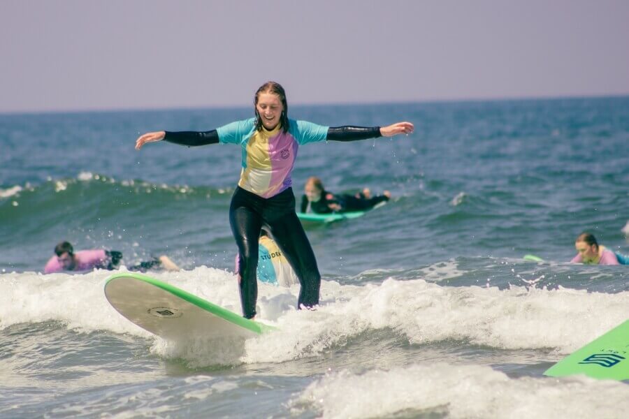 Surfkurs vom Dreamsea Surfcamp Portugal am Praia da Tocha südlich von Porto