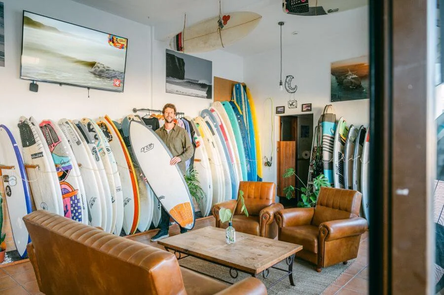 Surfshop und Surfboard Verleih Board Trader Algarve ist eine super Anlaufstelle, wenn du in der Algarve surfen möchtest