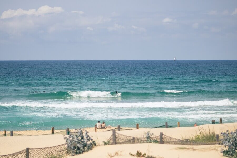 Der Surfspot Mimizan Plage ist eine gute Wahl, wenn du im Sommer in Frankreich surfen lernen willst