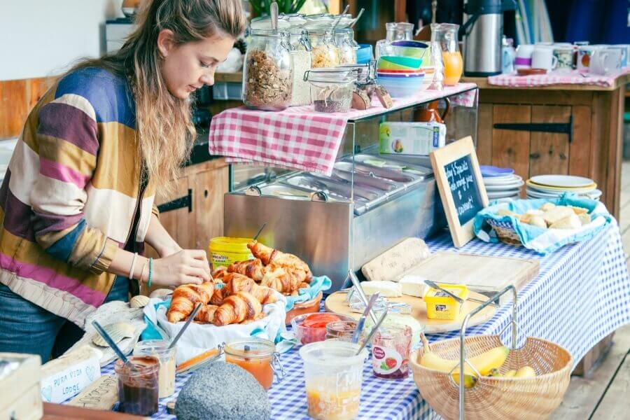 Das Frühstücksbuffet besteht aus gesunden und oft selbst gemachten Leckereien