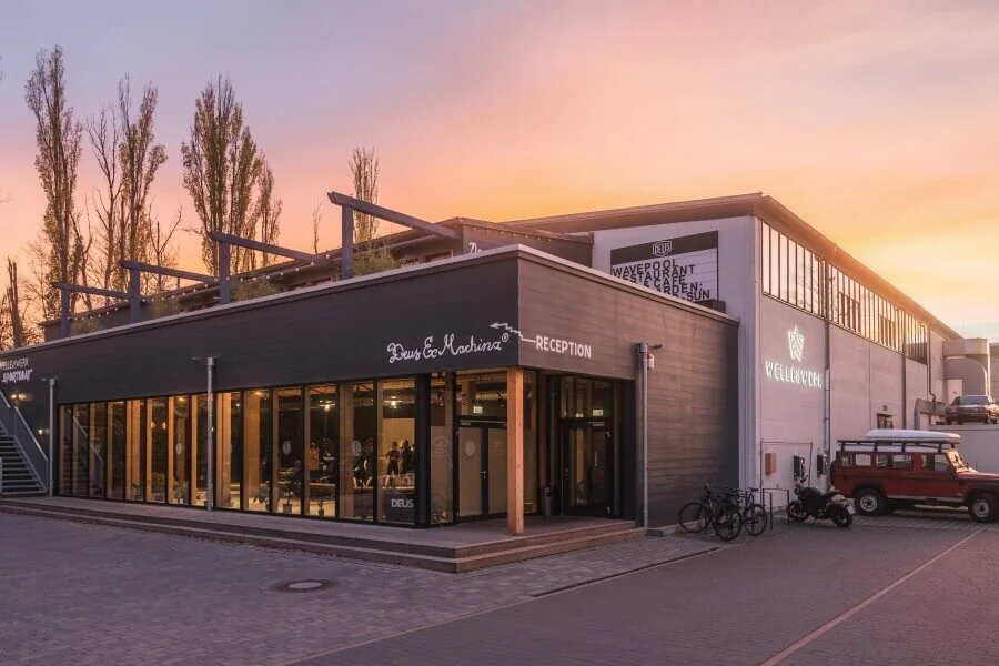 Das Wellenwerk Berlin und der Surfshop von außen Das Wellenwerk Berlin und der Surfshop von außen