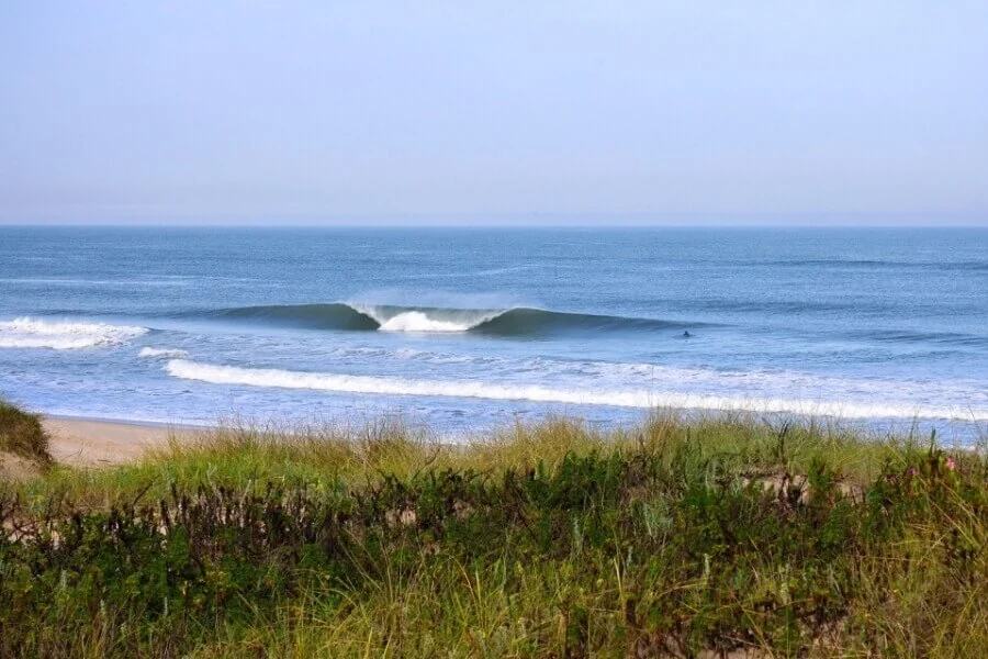 Perfekte Wellen zum Surfen bei Figueira da Foz