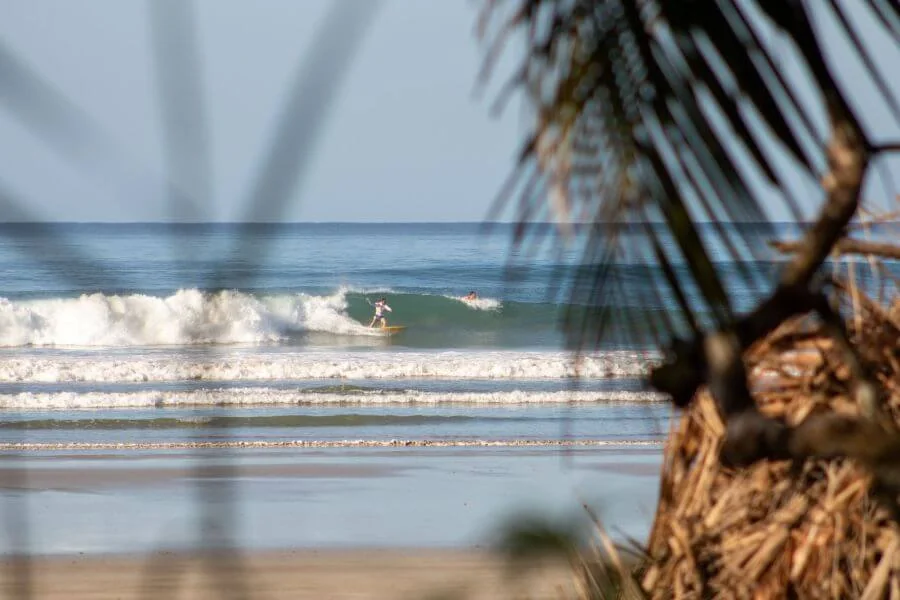 Surfen am Playa Hermosa bei Santa Teresa in Costa Rica
