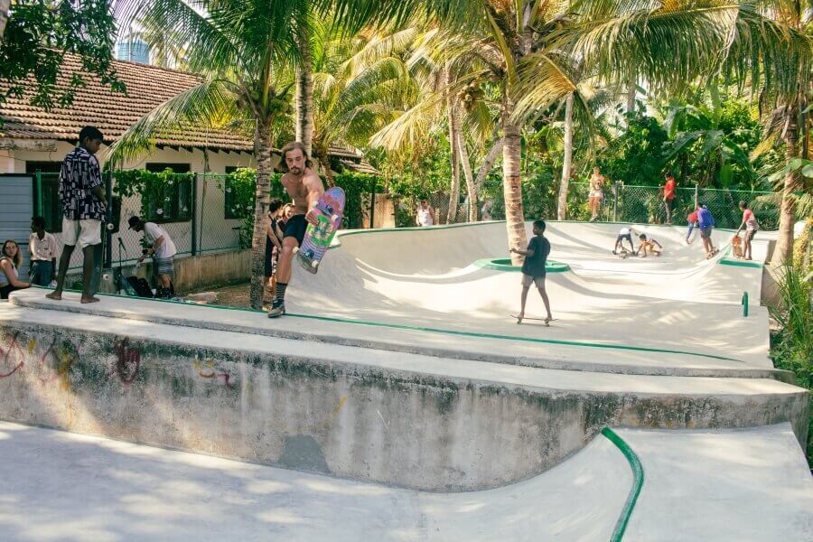 Der Skate Park in Polhena befindet sich direkt  neben dem Drivethru Hostel