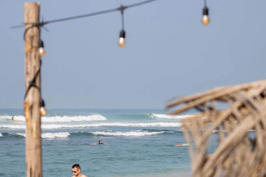 Der-Surfspot-Marshmellow-in-Ahangama-ist-bei-Surfschulen-und-wegen-seiner-soften-Riffwellen-bei-Intermediates-sehr-beliebt