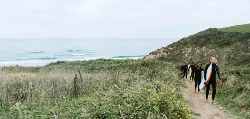 Surfkurs vom Dreamsea Surfcamp Spanien am Playa de Gerra