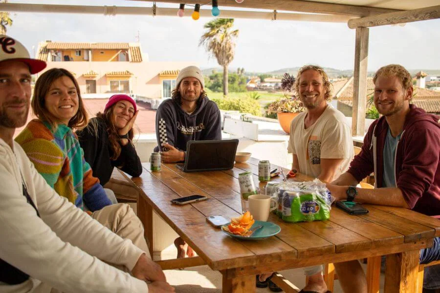 Das Surflehrerteam vom A-frame Surfcamp Spanien