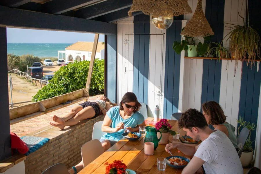 Im A-Frame Surfcamp Spanien herrscht eine angenehme familiäre Atmosphäre
