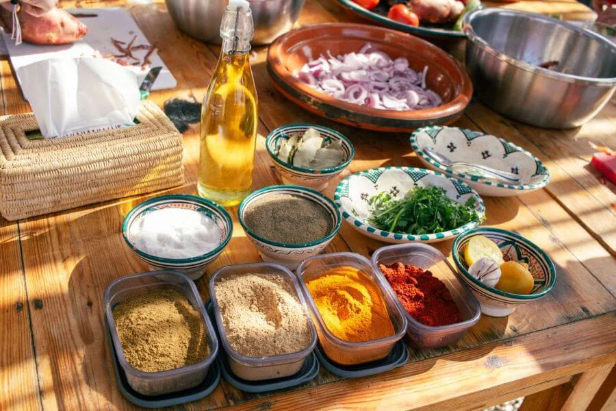 Marokkanische Gewürze für die Tajine