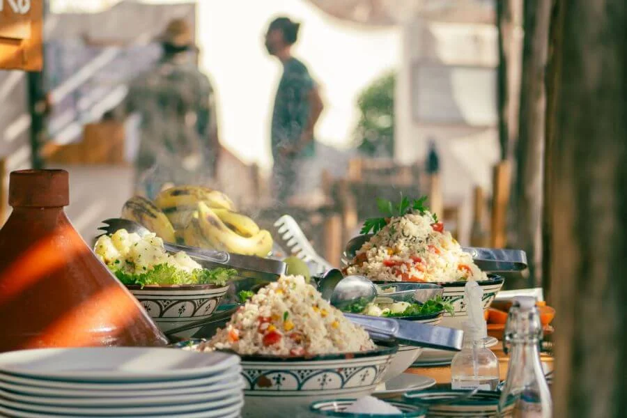 Mittagsbuffet im Dreamsea Surfcamp Marokko im Surferort Imsouane