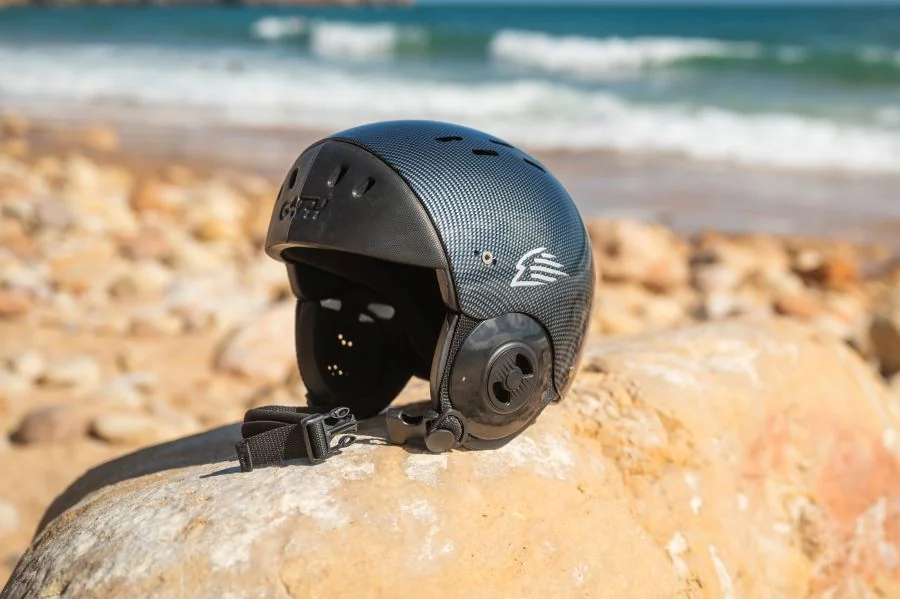 Gath Surf Helm am Strand der Algarve