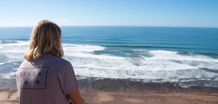 Blick auf den Surfspot von Sidi Ifni im Süden von Marokko