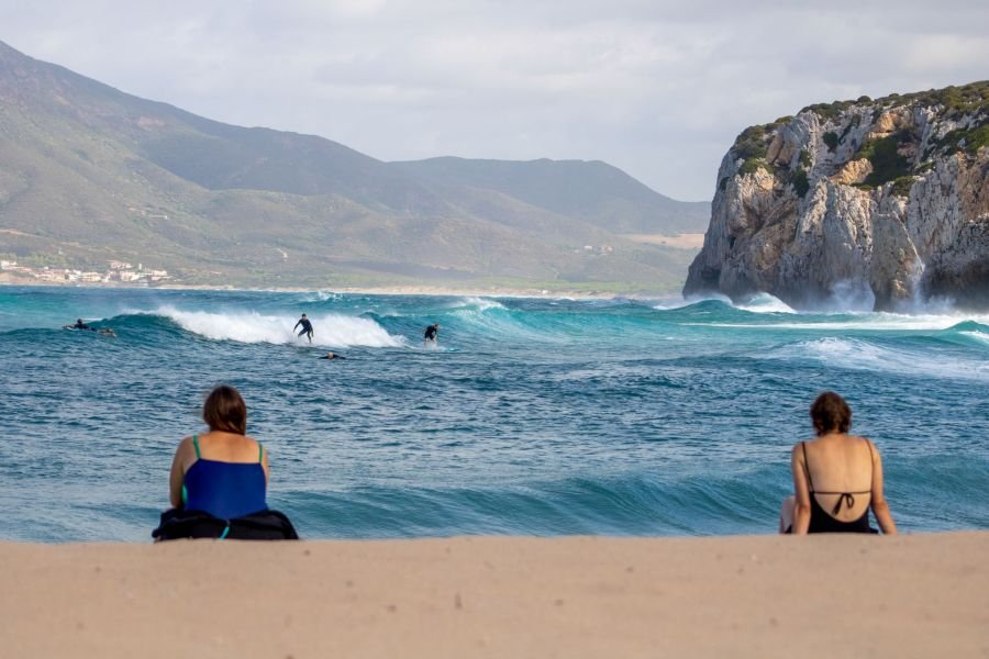 Surfkurs vom Buggerru Surfcamp am Strand von Buggerru