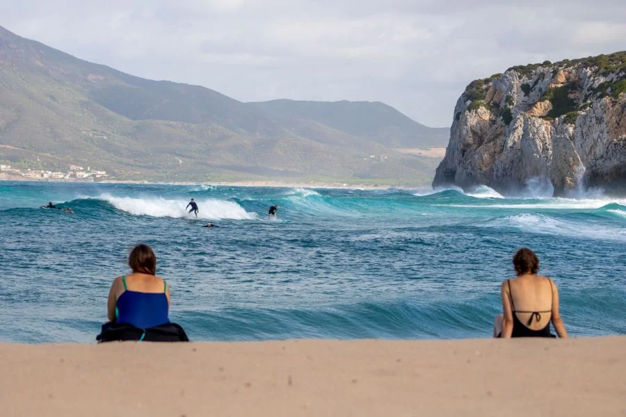 Surfkurs vom Buggerru Surfcamp am Strand von Buggerru