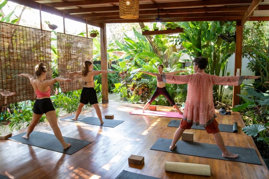 Yoga im Dreamsea Surf Camp Santa Teresa in Costa Rica