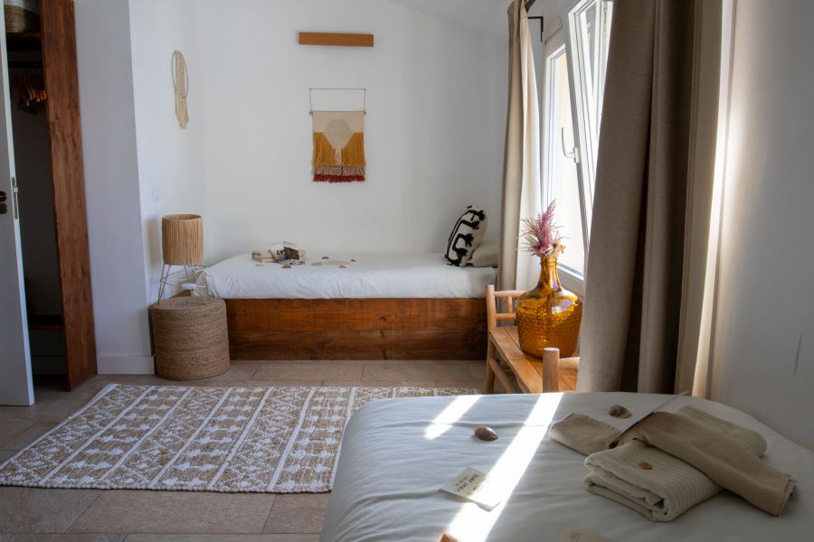 Dreibett-Zimmer im Surf Spirit Andalusien