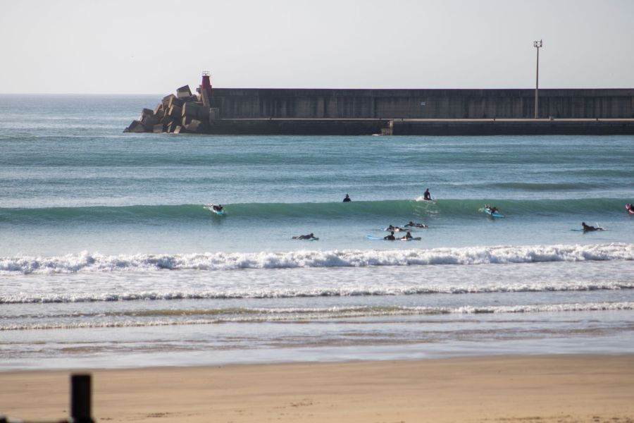 Surfkurs am Strand von Barbate in Andalusien