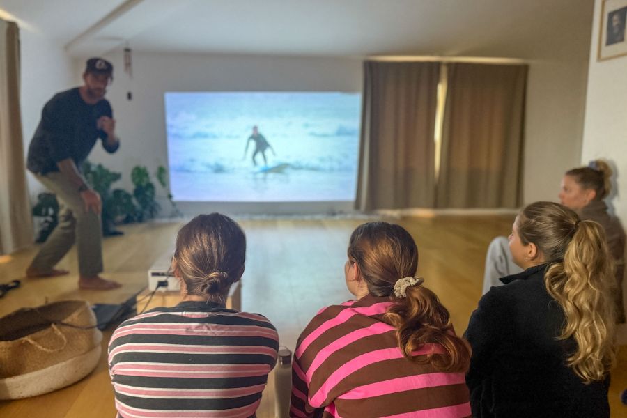Video-Analyse der Surfsessions im Yogaraum der Villa Andalucia